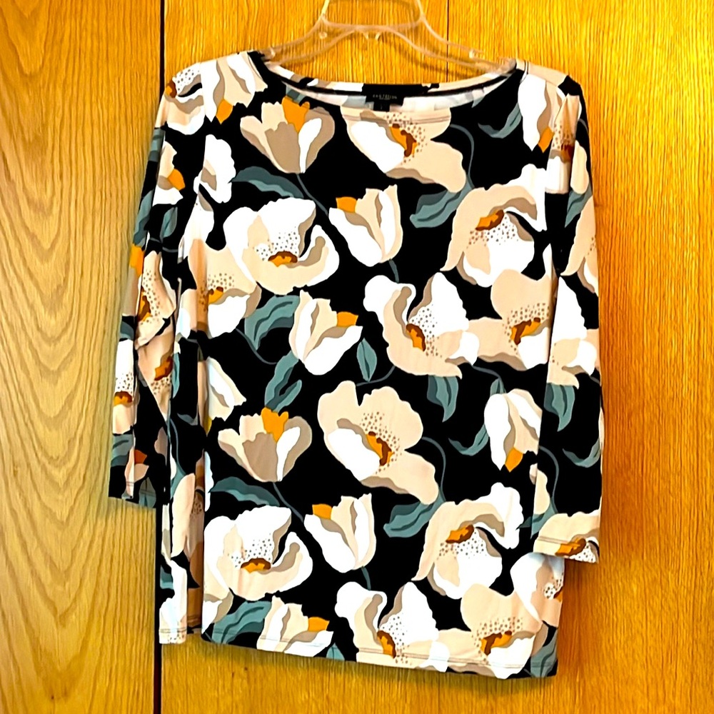 Beautiful Ann Taylor Factory LARGE Floral top tee shirt 3/4 sleeve black cream